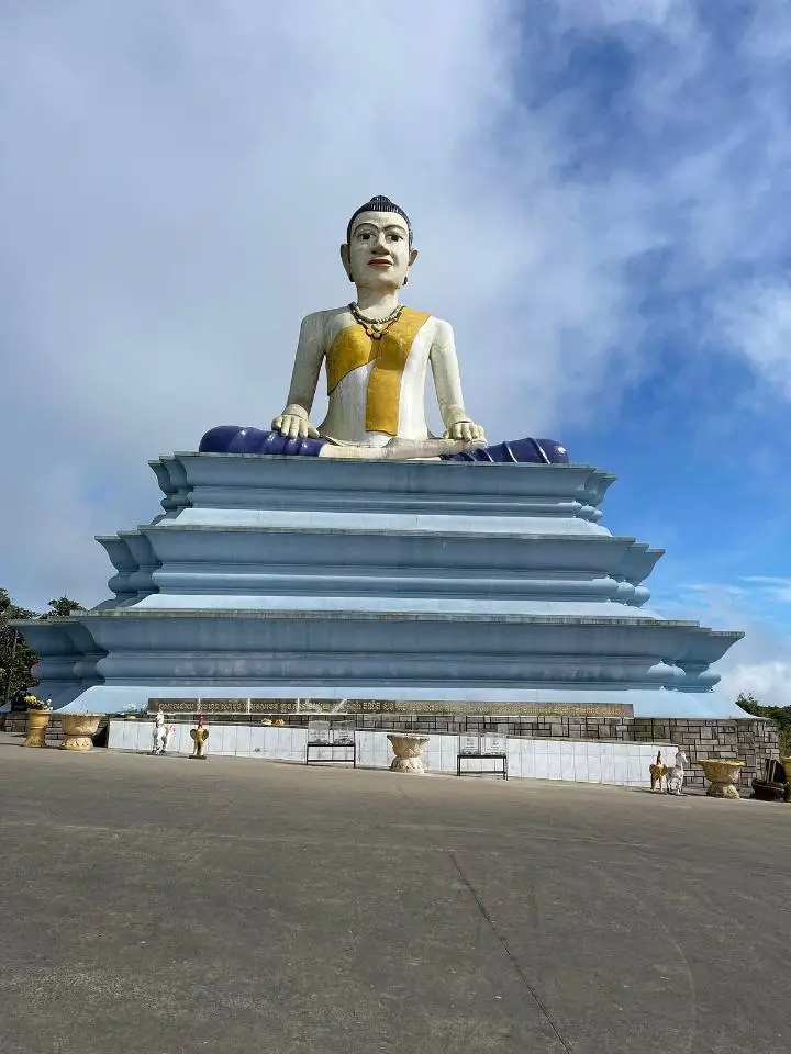Lok Yeay Mao statue